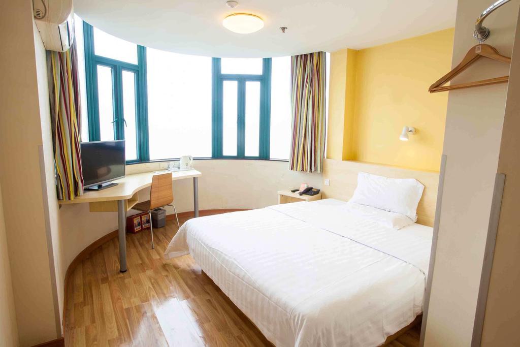 7Days Inn Jingmen Huyaguan Ruang foto