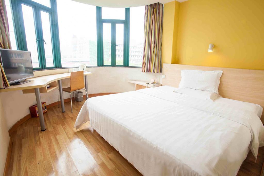 7Days Inn Jingmen Huyaguan Ruang foto